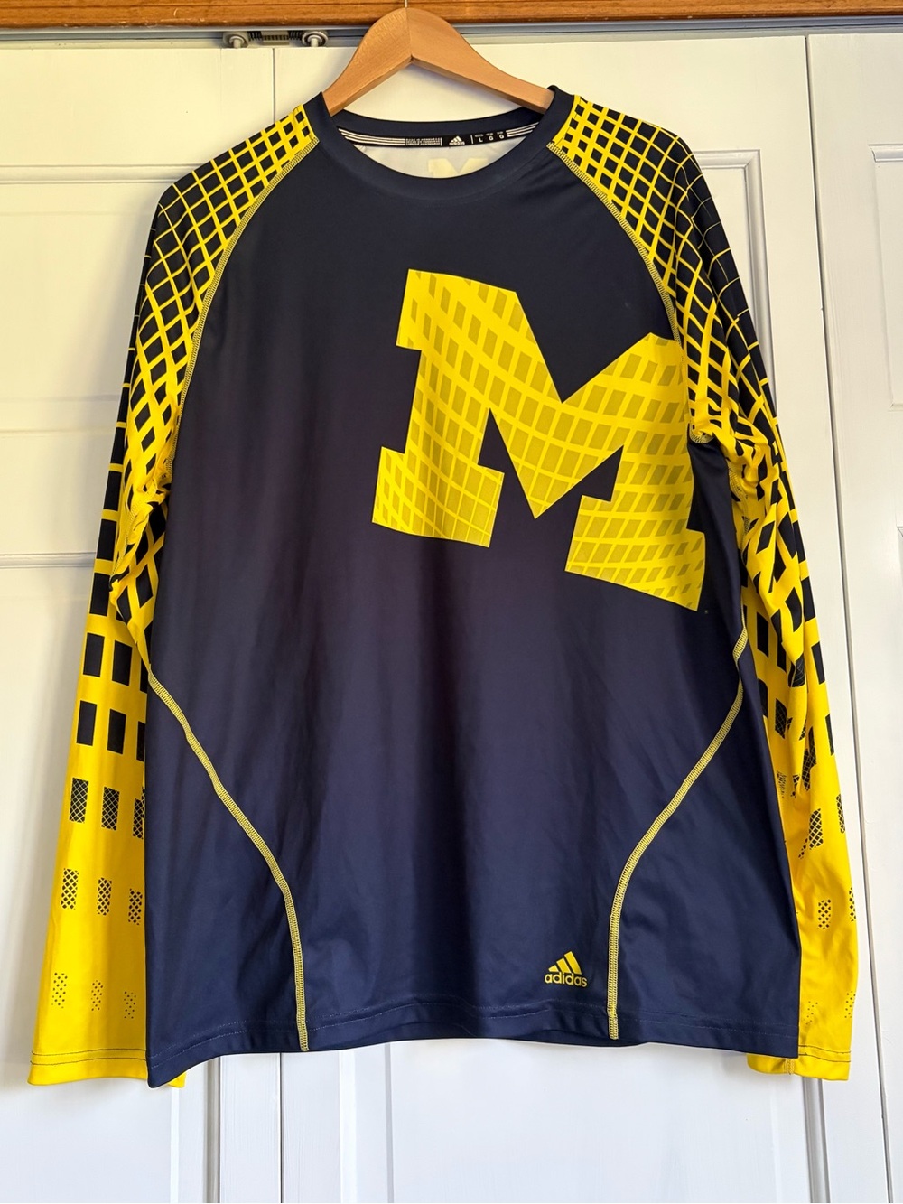 Adidas Men’s Long Sleeve Climalite Sz L Pullover Shirt U of M Maize and Blue